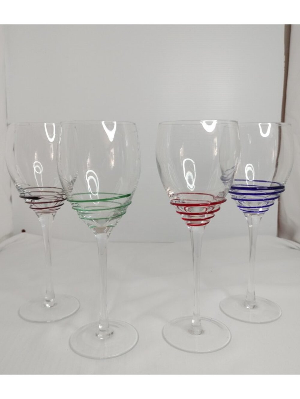 Pier 1 Imports Set of 4 Stemmed Wine Glasse Swirl Colored Bands Clear Glass 9"
